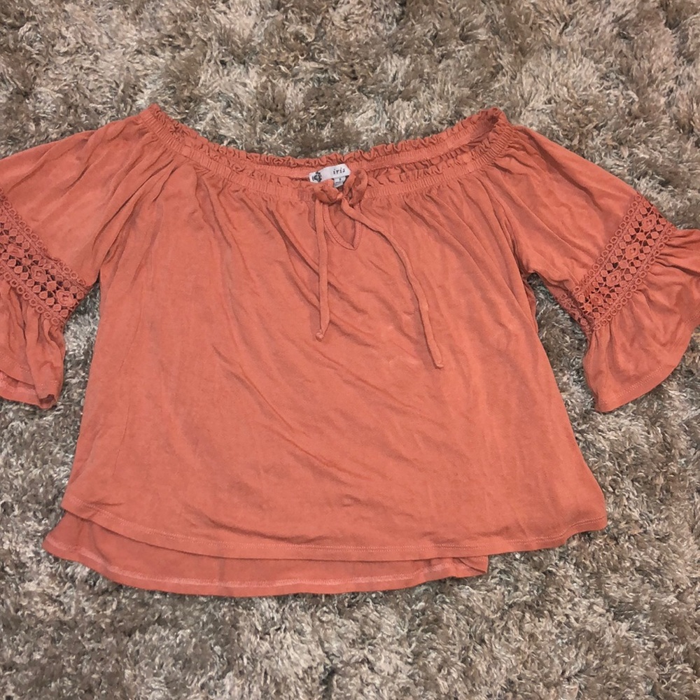 🌸off the shoulder top🌸